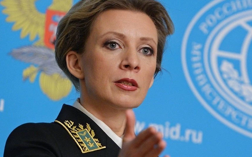 Τους έστειλε για… τσάι η Ζαχάροβα: «Τον Λαβρόφ θα τον κρίνει ο Πούτιν, όχι η Μέι»